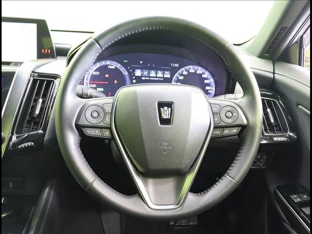 CROWN sedan hybrid
