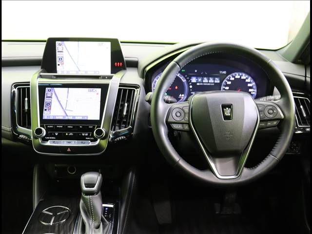 CROWN sedan hybrid