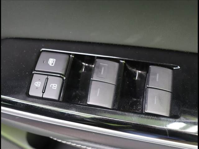 CROWN sedan hybrid
