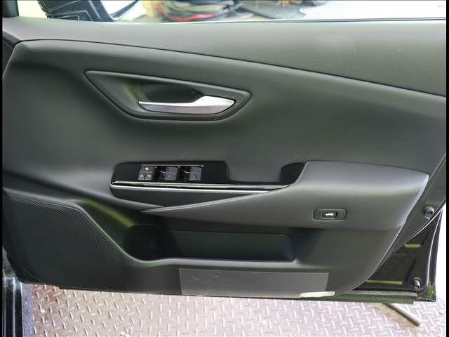 CROWN sedan hybrid