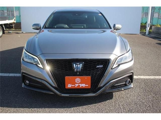 CROWN sedan hybrid