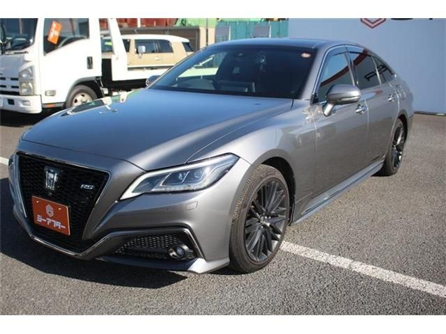CROWN sedan hybrid