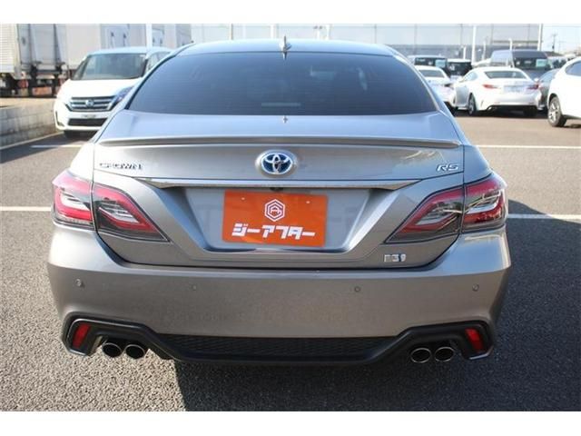 CROWN sedan hybrid