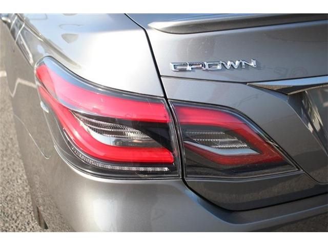 CROWN sedan hybrid