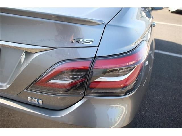 CROWN sedan hybrid