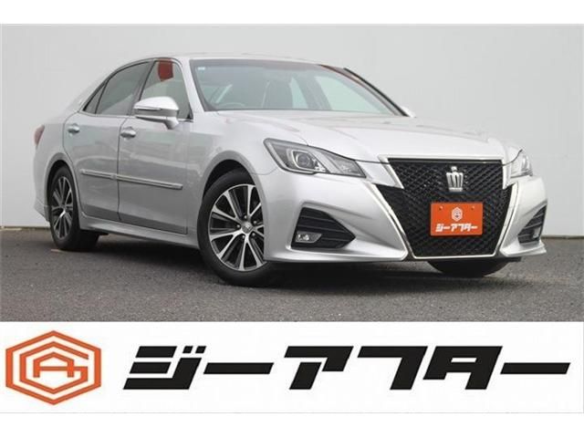 CROWN sedan