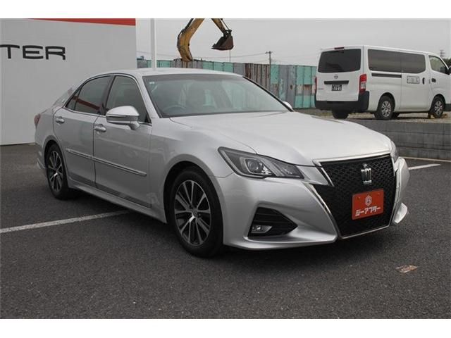 CROWN sedan