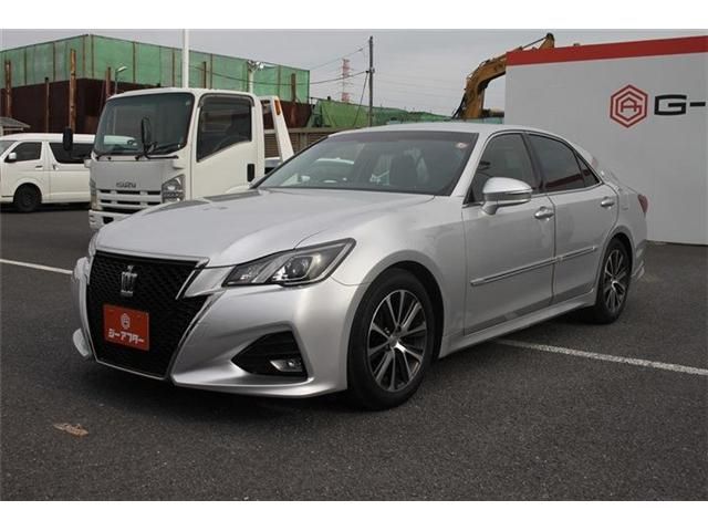 CROWN sedan