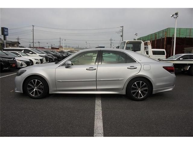 CROWN sedan
