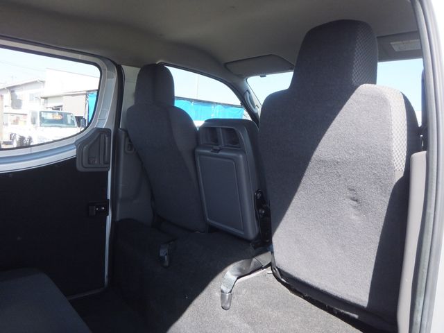 NV350 CARAVAN 4WD