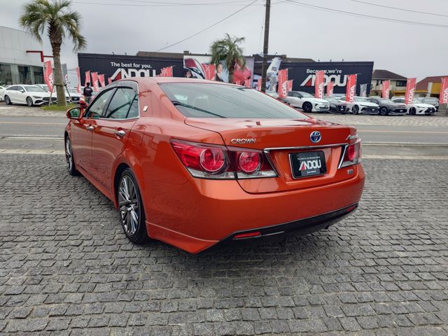 CROWN sedan hybrid