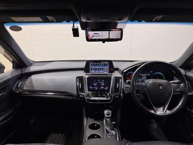 CROWN sedan hybrid