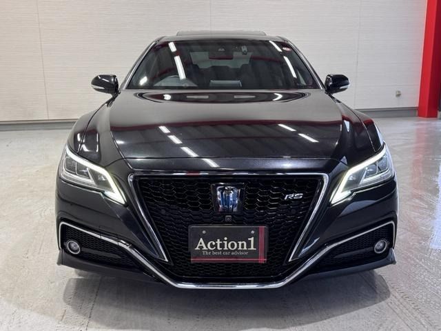 CROWN sedan hybrid