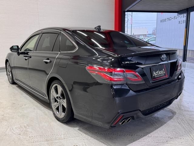 CROWN sedan hybrid