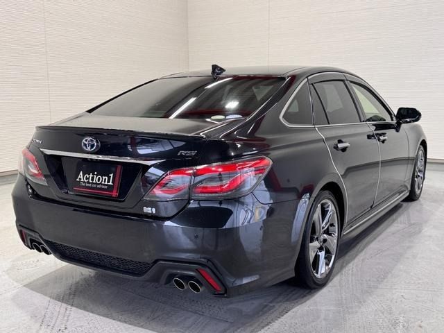 CROWN sedan hybrid