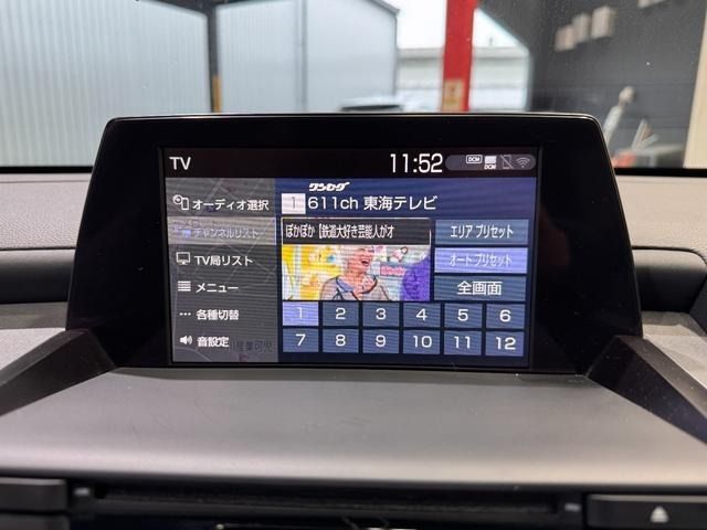 CROWN sedan hybrid