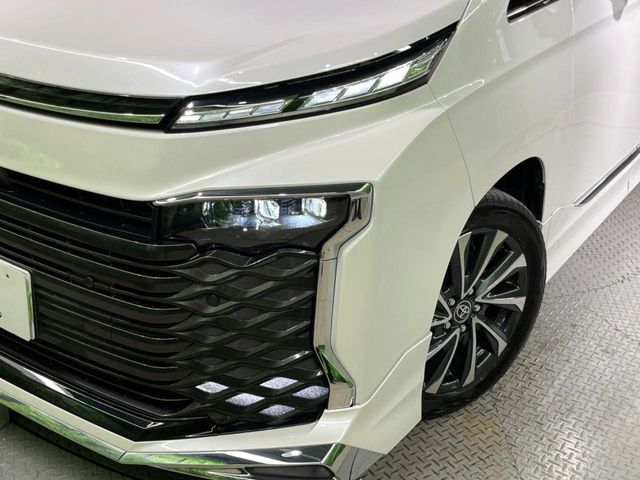 VOXY HYBRID