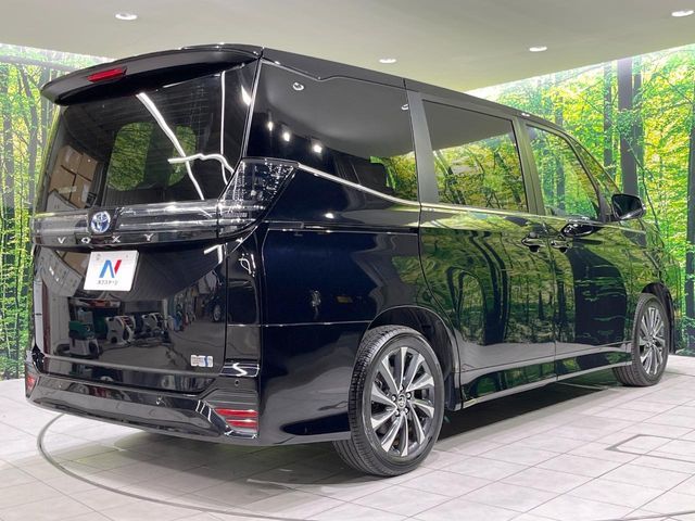 VOXY HYBRID