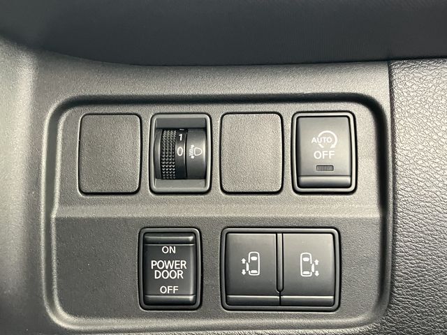 SERENA  S-HYBRID 4WD