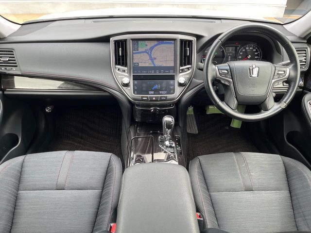 CROWN sedan hybrid