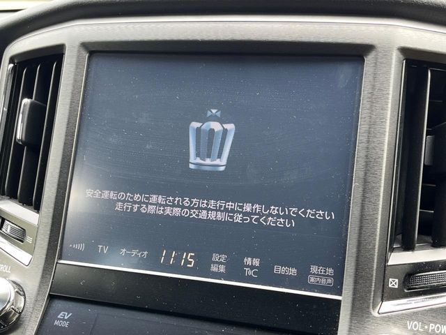 CROWN sedan hybrid