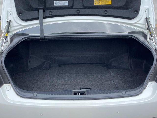 CROWN sedan hybrid