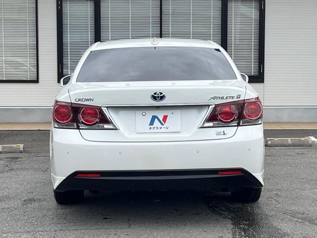 CROWN sedan hybrid