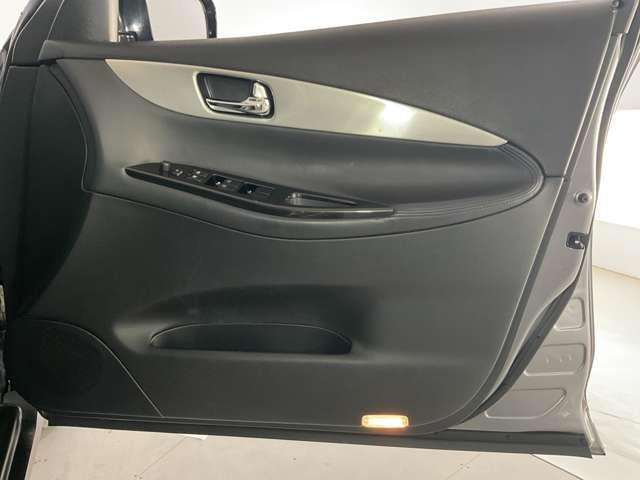 SKYLINE CROSSOVER 4WD