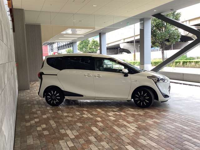 SIENTA HYBRID