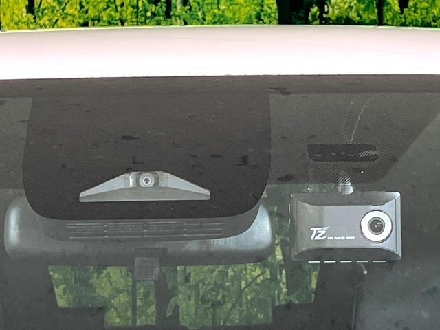 VOXY HYBRID