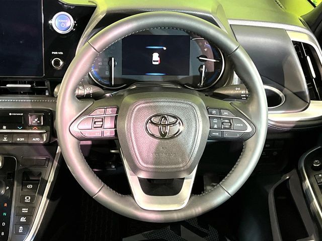 VOXY HYBRID