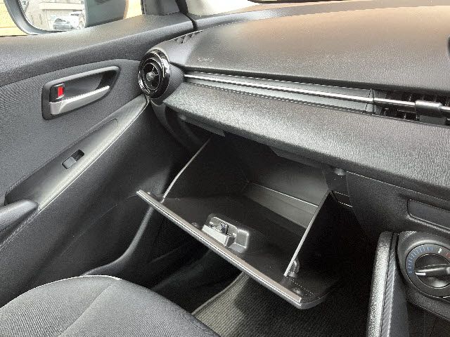MAZDA2