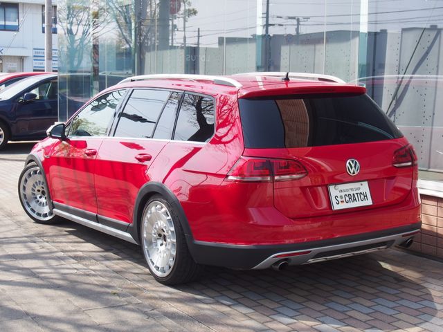 VOLKSWAGEN GOLF Alltrack