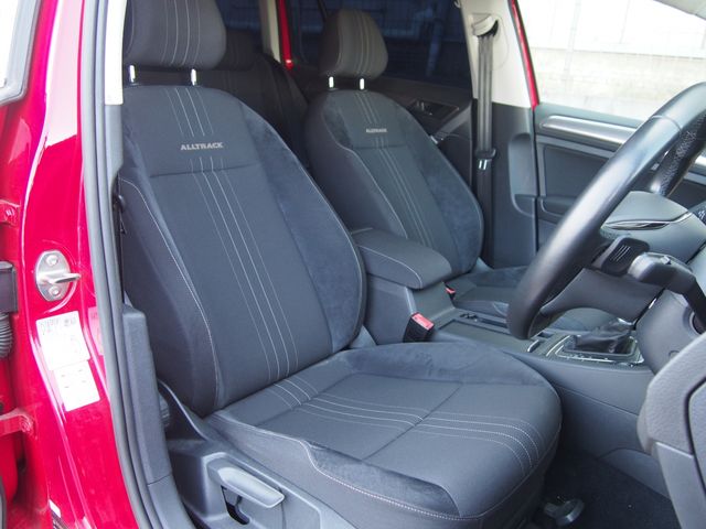 VOLKSWAGEN GOLF Alltrack