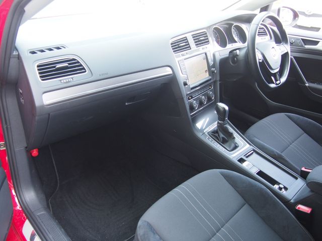 VOLKSWAGEN GOLF Alltrack