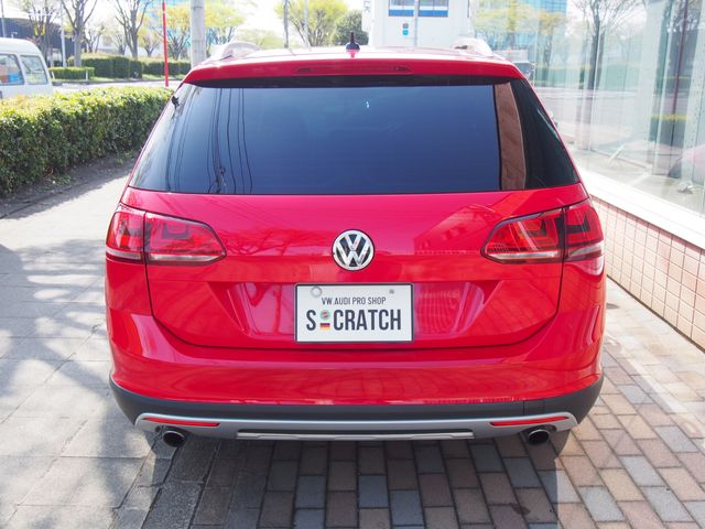 VOLKSWAGEN GOLF Alltrack
