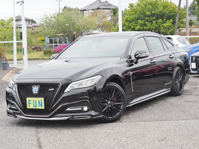 CROWN sedan hybrid