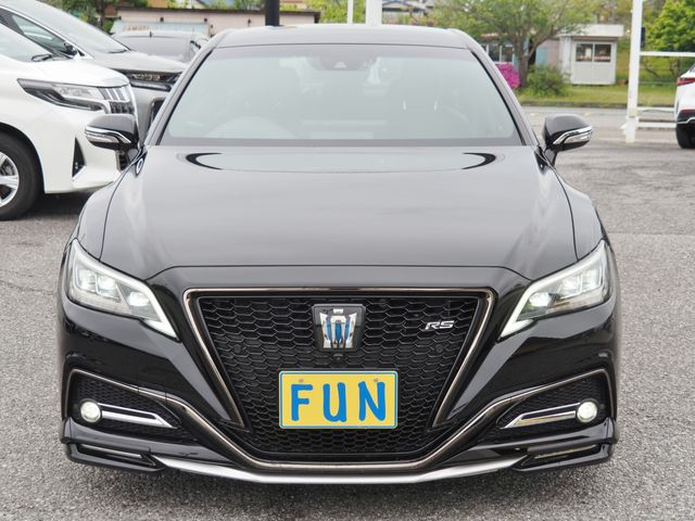 CROWN sedan hybrid