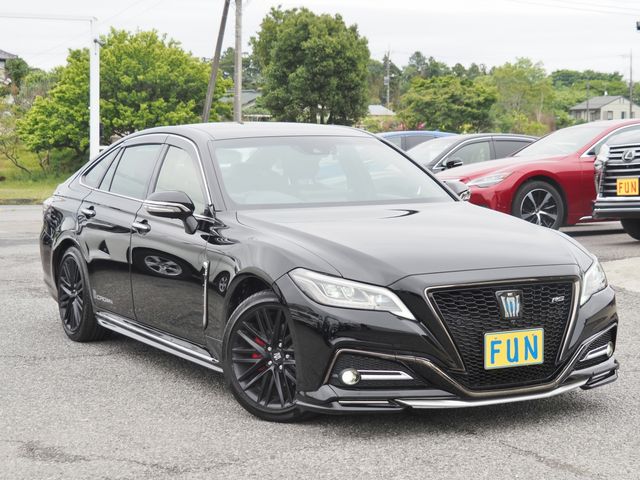 CROWN sedan hybrid