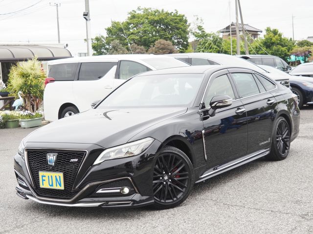 CROWN sedan hybrid