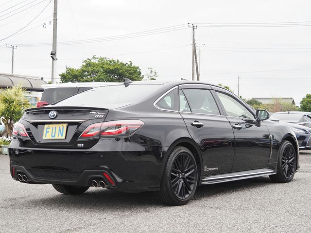 CROWN sedan hybrid