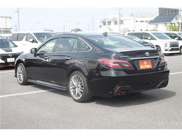 CROWN sedan hybrid