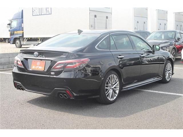 CROWN sedan hybrid