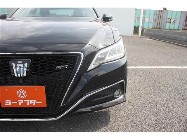 CROWN sedan hybrid