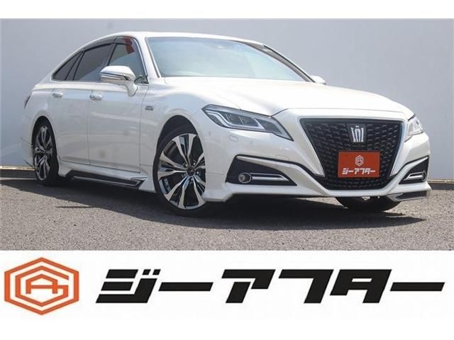 CROWN sedan hybrid