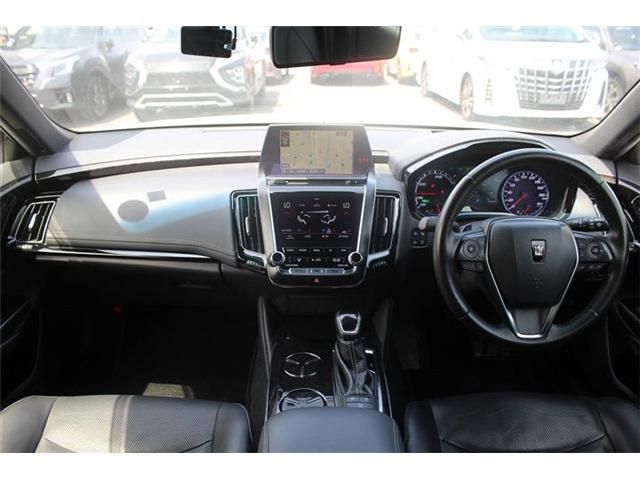 CROWN sedan hybrid