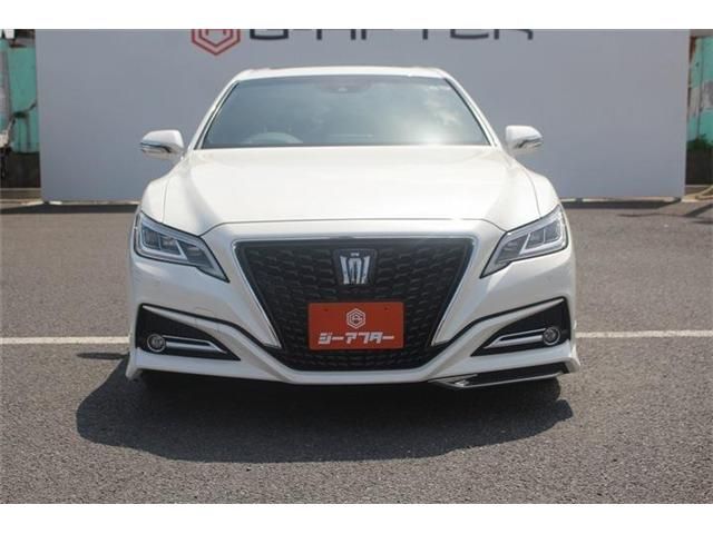 CROWN sedan hybrid