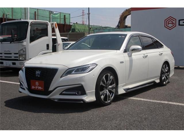 CROWN sedan hybrid