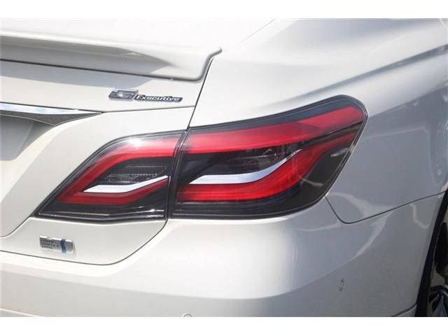 CROWN sedan hybrid