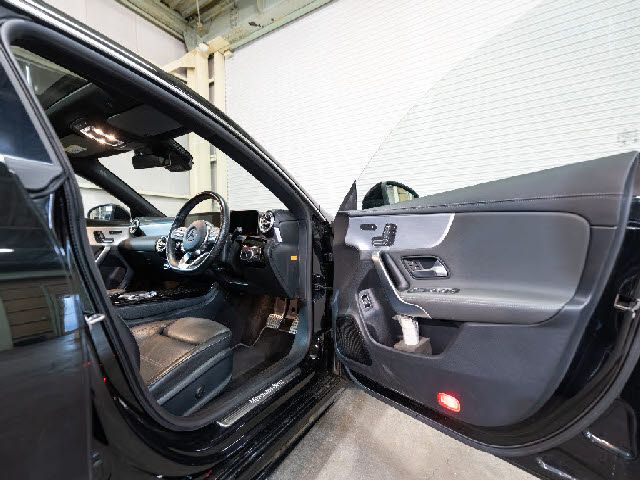 MERCEDES BENZ CLA Shooting Brake
